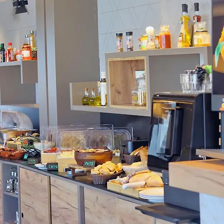 Lumiere Pool & Hotel 4*