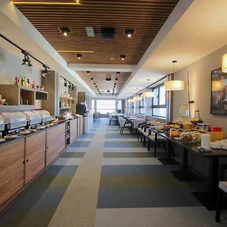 Lumiere Pool & Belgrad