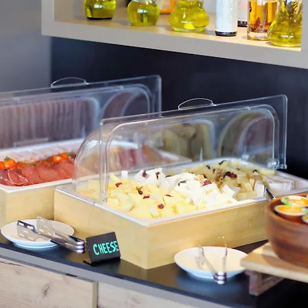 Lumiere Pool & Belgrád