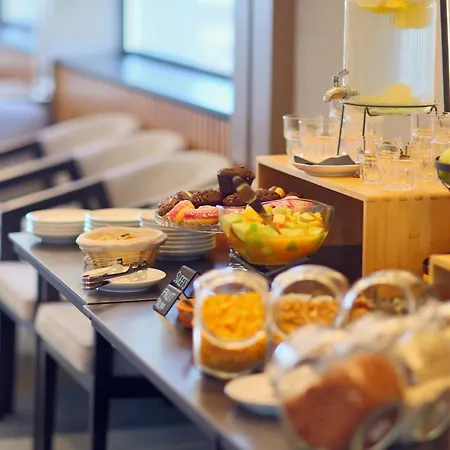 Lumiere Pool & 4* Belgrád