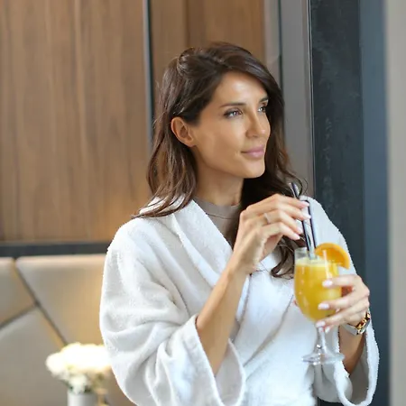 Lumiere Pool & 4* Belgrád