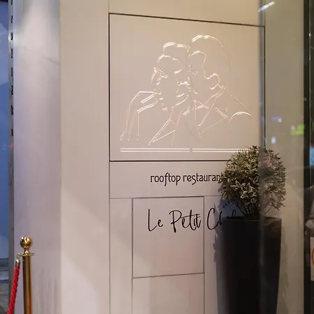 Lumiere Pool & 4* Belgrád