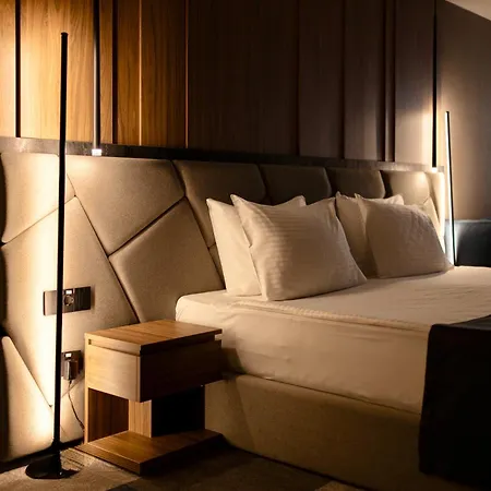 Hotel Lumiere Pool &