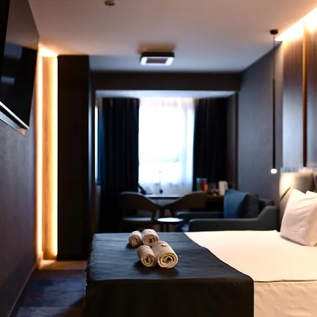 Lumiere Pool & Hotel 4*