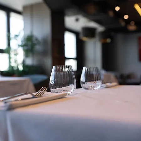 Lumiere Pool & Hotel 4*