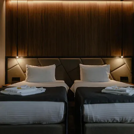 Lumiere Pool &