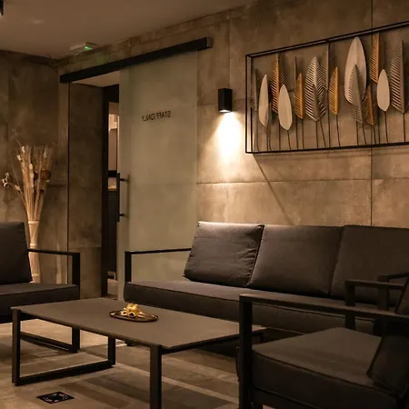 Lumiere Pool & Hotel