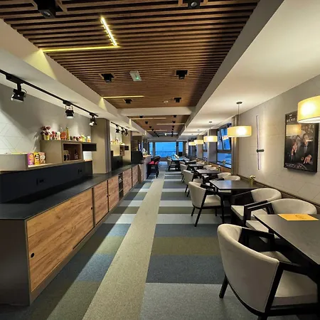 Lumiere Pool & Hotel 4*