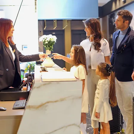 Lumiere Pool & Belgrad