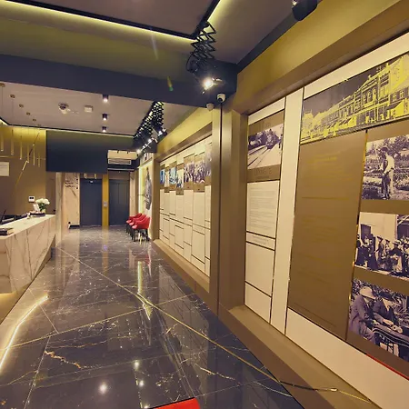 Lumiere Pool & Hotel