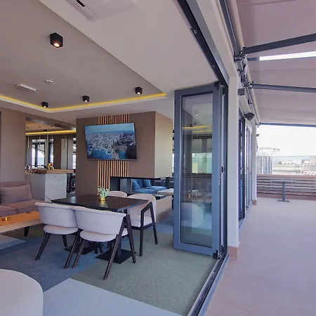 Lumiere Pool & Hotel 4*