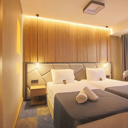 Hotel Lumiere Pool & 4*