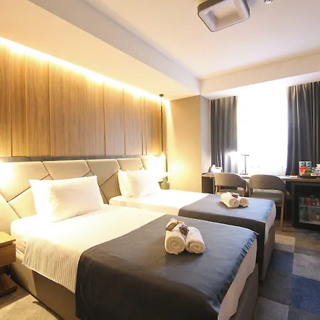 Lumiere Pool & Hotel