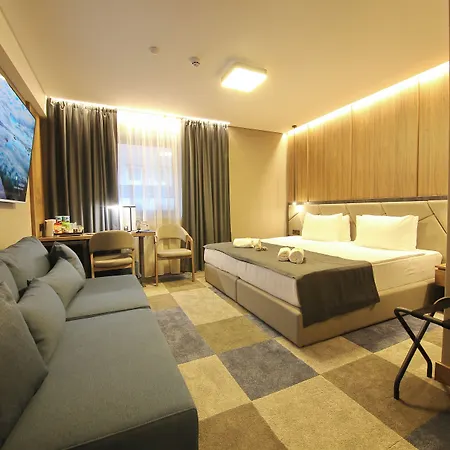 Lumiere Pool & Hotel 4*