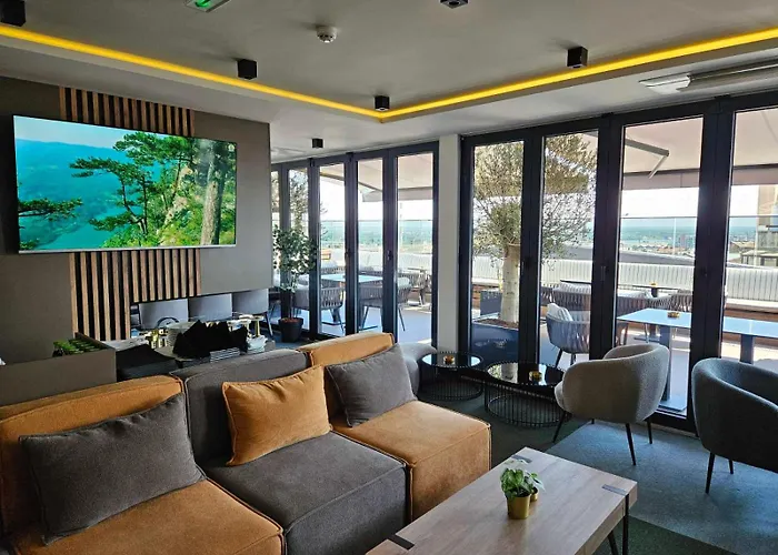 Hotel Lumiere Pool & 4*