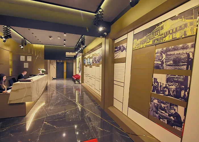 Lumiere Pool & Hotel