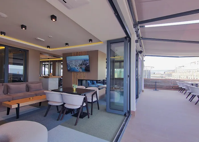 Lumiere Pool & Hotel 4*